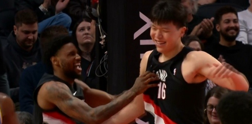 杨瀚森扣篮后，韦斯利比球迷还疯！这就是新秀之间的“化学反应”