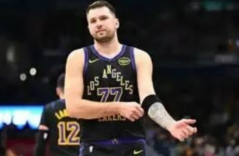 卢卡vs华兹的天平彻底倾斜了——湖人横扫森林狼，西部格局重新洗牌