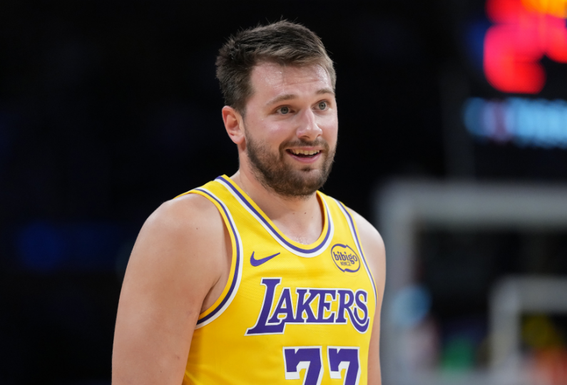 东契奇谈阿德巴约83分：真的太特别了，恭喜他！