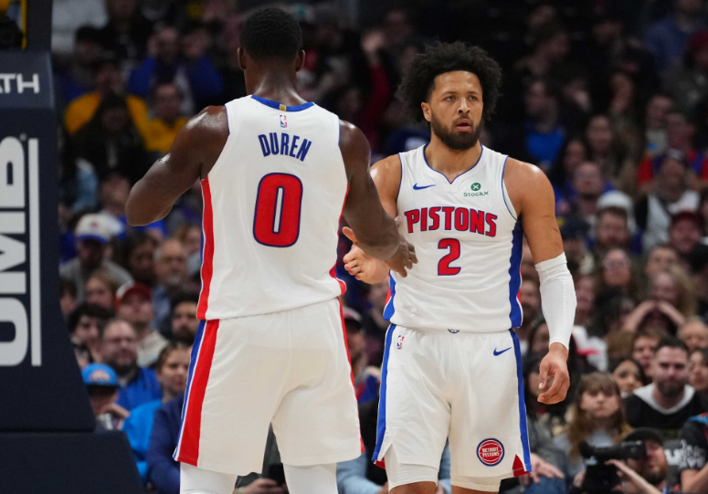 四场硬菜！火箭主场遇硬茬，马刺狙击绿军，残阵勇士收大礼，湖人狼口脱险难