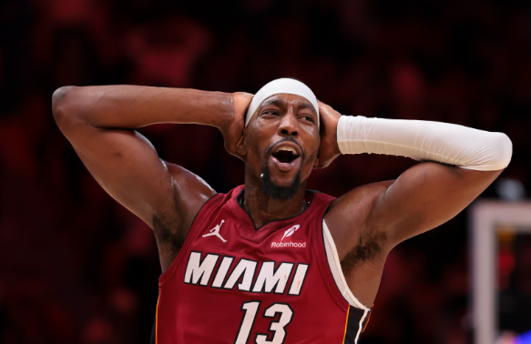 阿德巴约单节 31 分，比肩传奇五大巨星