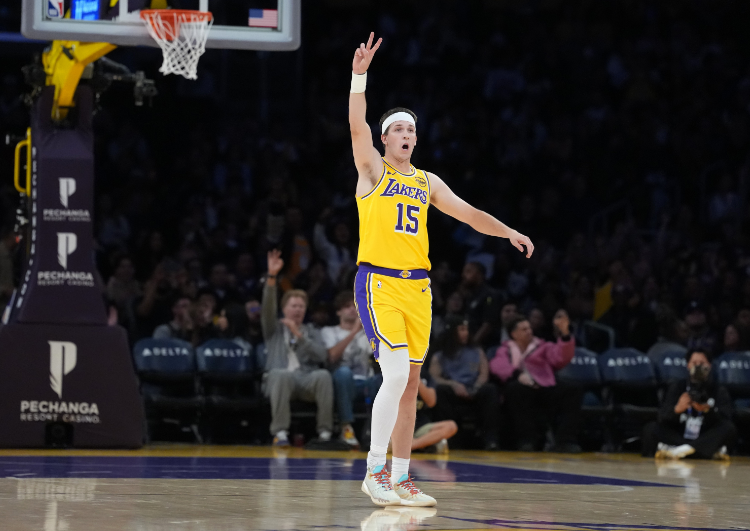 雷迪克调侃里夫斯：首次单场多次3+1，我和哈登可是这方面的“老前辈”