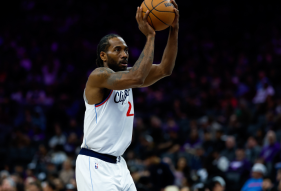 伦纳德狂砍45分+41正负值 盛赞阿德巴约创纪录