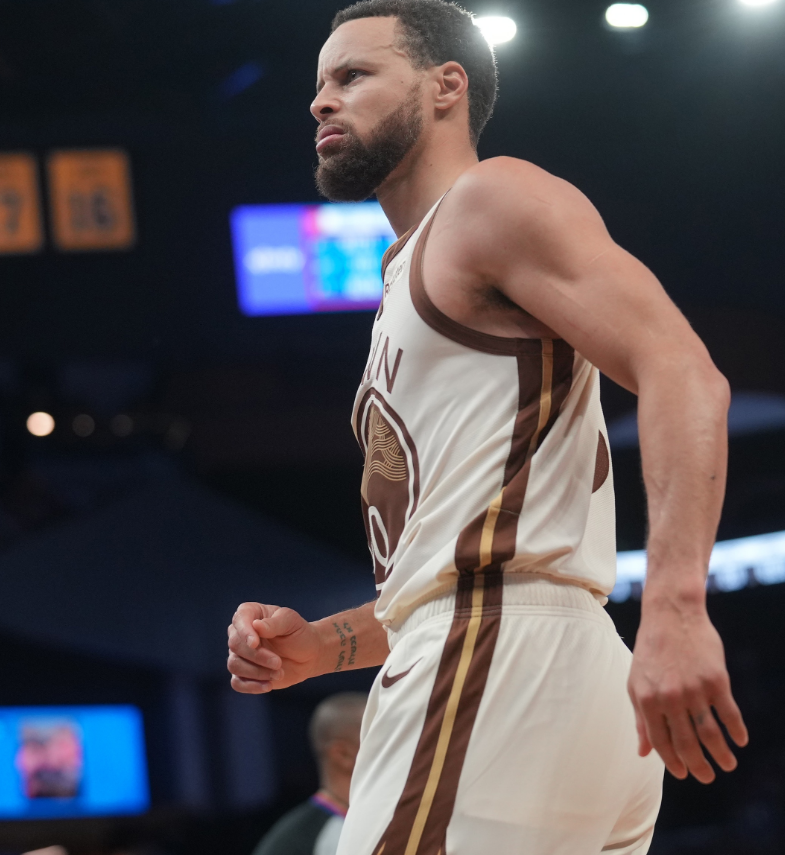 Shams爆库里伤情内幕：右膝问题“难以预测”，康复之路一波三折