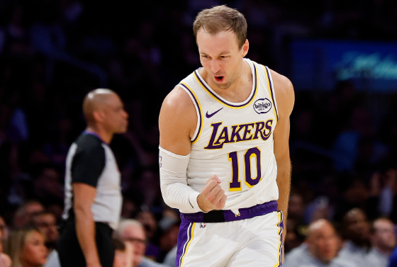 雷迪克赛前盛赞肯纳德 盛赞其决策与稳定特质