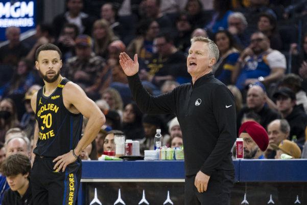 科尔谈库里伤情 恢复势头良好仍需缺席10天