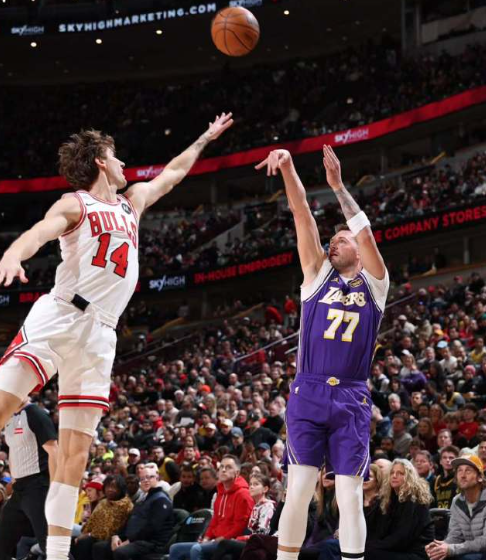 沃西盛赞詹皇：甘愿牺牲，方是伟大本色