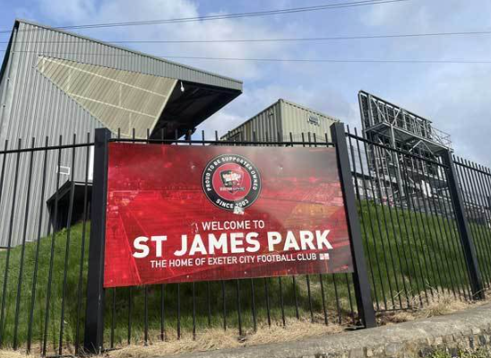 乌龙！巴萨球迷错闯英甲球场获赠票