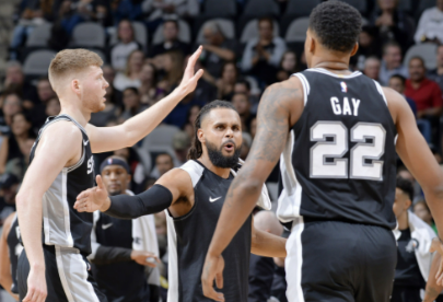 马刺剑指连胜：青年军能否续写西部传奇？