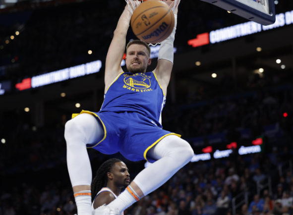 对未来与库里一起打球有多兴奋？波津：老兄 他可是GOAT！