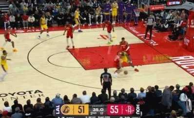 詹姆斯反击试图背打 谢泼德身后包抄直接抢断！