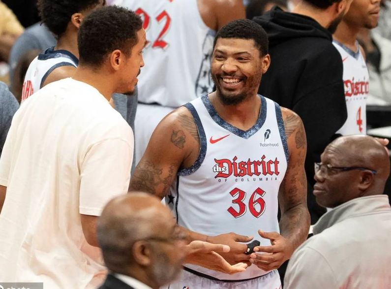 斯马特关键三分定胜局 湖人客场终结两连败