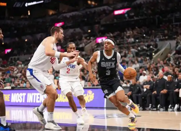 10助攻登顶历史第五！国王换头像致敬，威少书写传奇新篇章