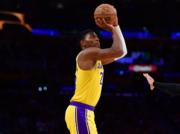 中距离命中率榜：八村塁56%第1 SGA53.4%第2 米切尔4KD6德罗赞9