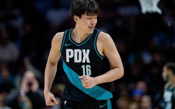 杨瀚森首节初显身手 补扣斩获首节首分