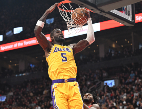 费尔顿：艾顿近期在篮板球方面如猛兽一般