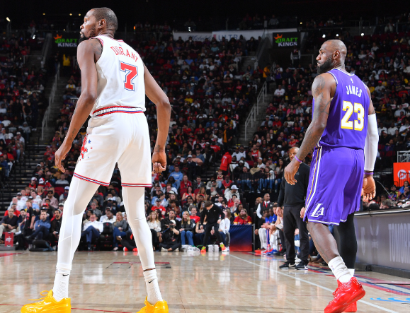 杜兰特盛赞詹姆斯 41岁依旧惊艳赛场