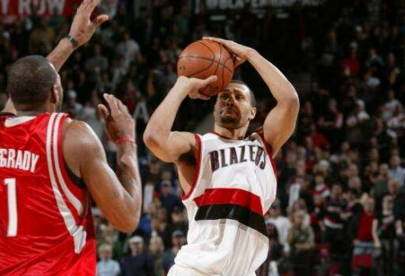 开拓者背水一战：伤病潮中寻生机