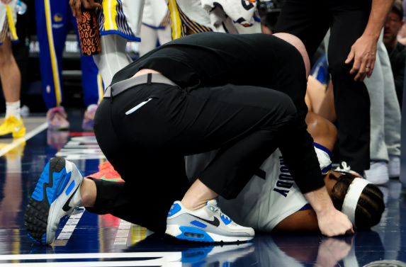 勇士加时险胜 穆迪重伤离场待确诊