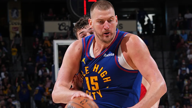 约基奇三双封神 沃特森复出助掘金轻取开拓者