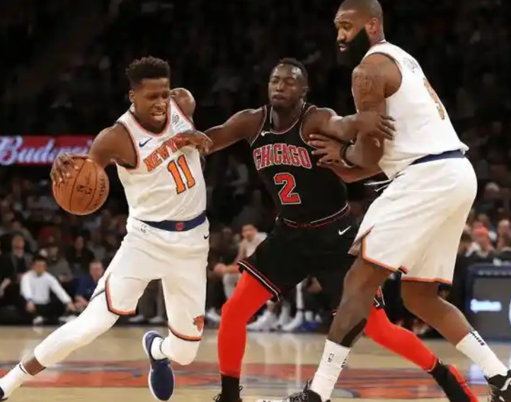 尼克斯121-116擒鹈鹕，战绩追平绿军剑指东部巅峰