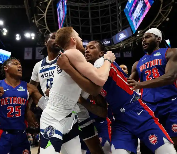 约基奇续写传奇，半场三双成联盟稀缺荣耀