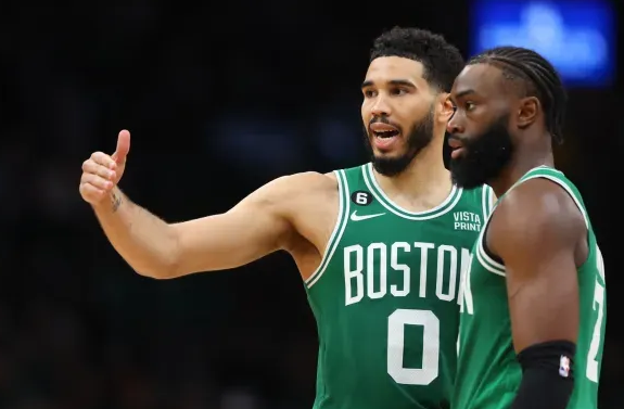 皮尔斯力挺绿军双探花 塔图姆回归6胜2负显默契