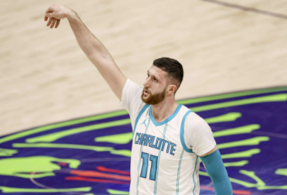 黄蜂振翅待破局：残阵迎敌能否逆风翻盘