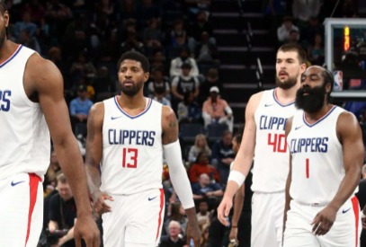 快船逆风起航：残阵中的季后赛突围战