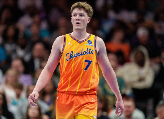 新秀高光！克尼佩尔比肩库里创纪录