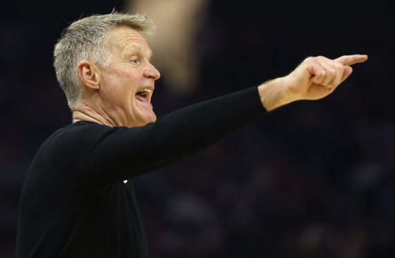 科尔谈勇士第三节崩盘：伤病影响，需补强阵容深度