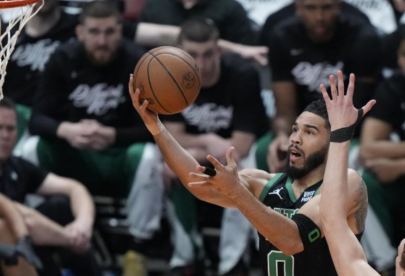 凯尔特人逆境突围：残阵出击誓守东部前四