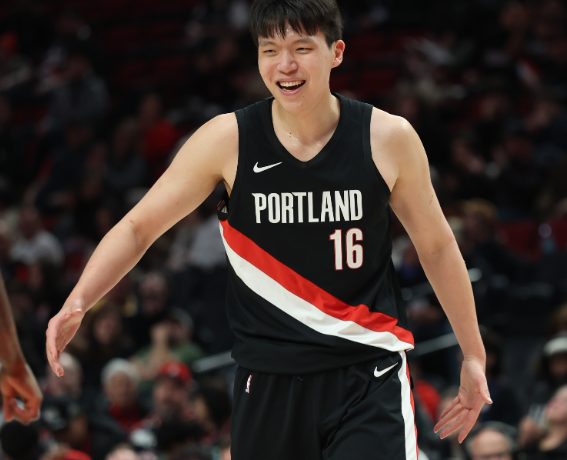 开拓者大胜奇才 媒体人呼吁收官战给杨瀚森充足出场