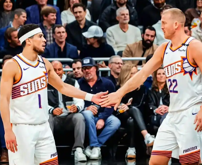 太阳险领先灰熊，吉莱斯皮三节10中0陷得分荒仍献8助攻