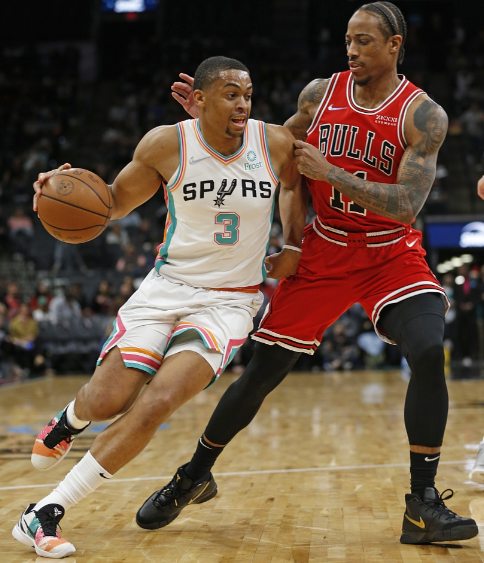 文班亚马 41 分 16 板创纪录 马刺主场轻取公牛