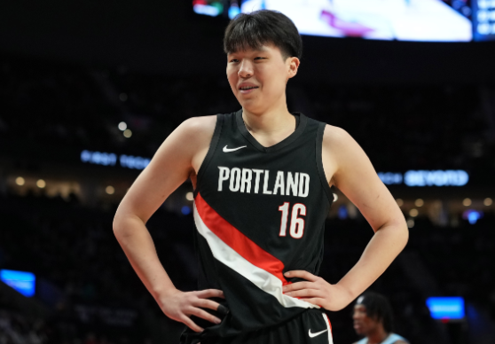 开拓者大胜奇才 杨瀚森末节登场获媒体点评