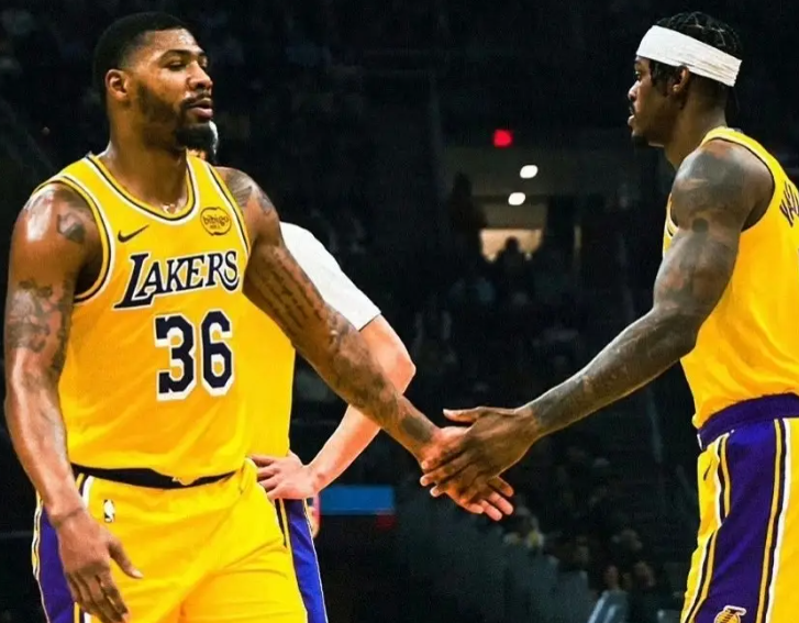 詹姆斯1229胜登顶历史第一，湖人127-113轻取骑士