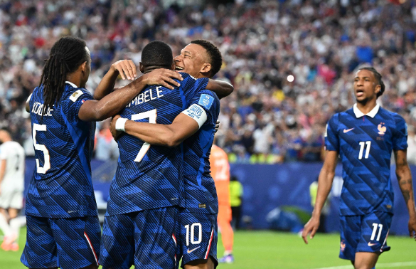 法国3-0大胜伊拉克，三叉戟全面爆发助球队提前出线