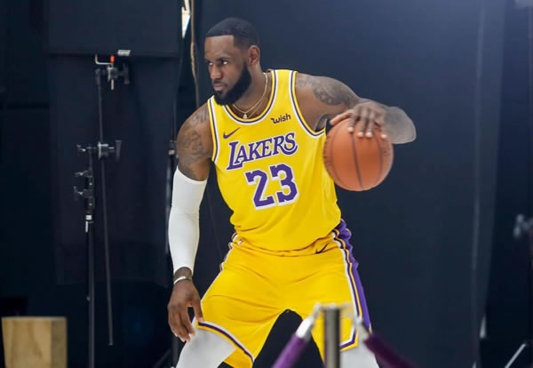 王仕鹏：姚明大郅阿联24直播网 NBA 都要强化身体，大巴不用，小杨也有对应规划