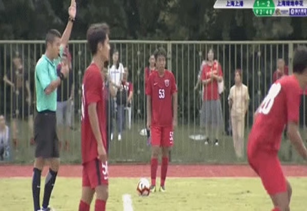两大巨人碰面！2 米 26 姚明同 2 米 23 张子宇合影留念